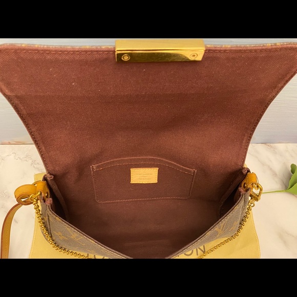 ⛔️SOLD⛔️ Favorite MM Monogram Crossbody (FL2182) - Picture 8 of 16